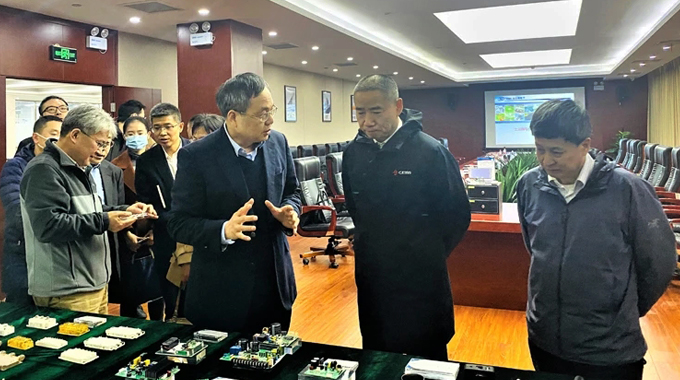 工業(yè)和信息化部黨組成員、副部長辛國斌蒞臨新葡京平臺微電子調(diào)研