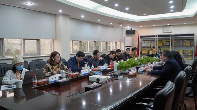 浙江大學(xué)中國(guó)科教戰(zhàn)略研究院一行到訪新葡京平臺(tái)微電子